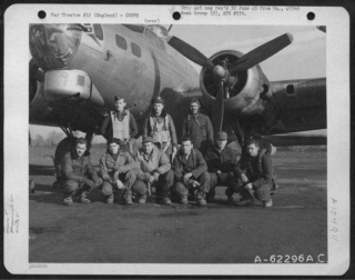 Lt C Marcum And Crew 16-2-45.jpg